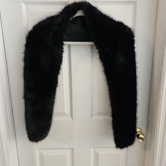 Accessories - Black Faux Fur Scarf 59"x7"